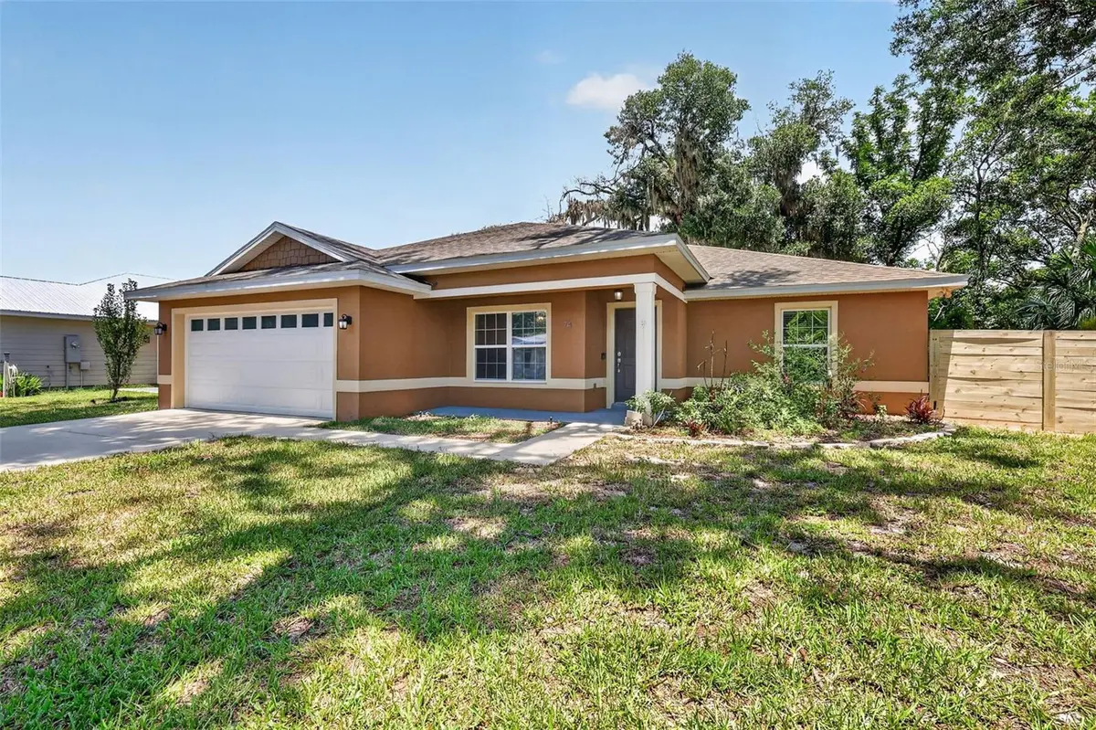 74 N OAK AVE, Umatilla, FL 32784