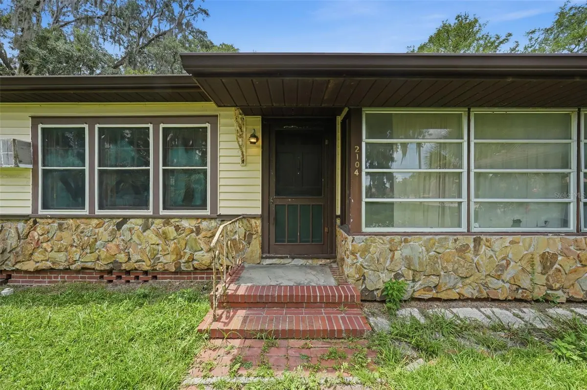 2104 SE LAKE WEIR AVE, Ocala, FL 34471