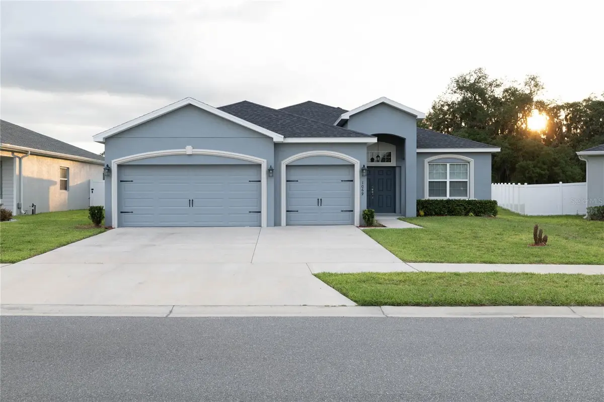 1069 MONTGOMERY LN, Polk City, FL 33868