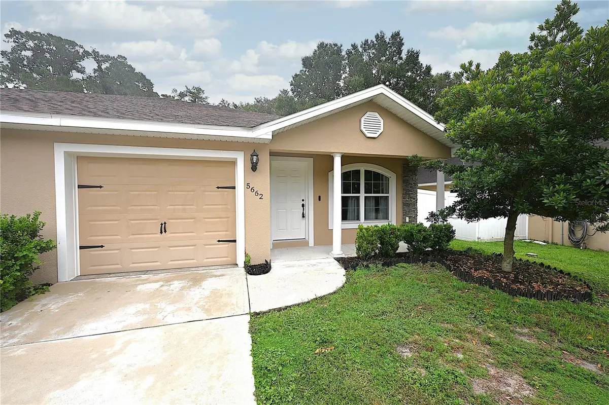 5662 TOWER PALMS LN, Lakeland, FL 33811