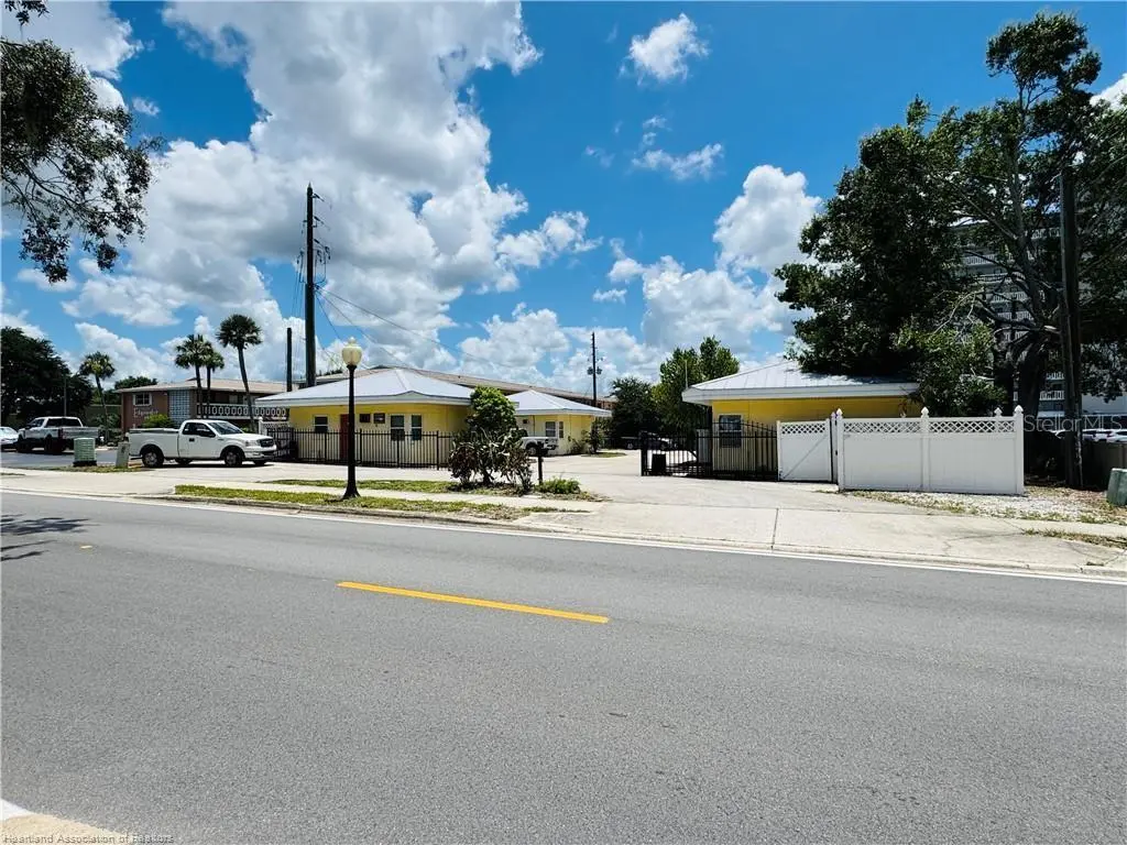 2121 LAKEVIEW DR, Sebring, FL 33870