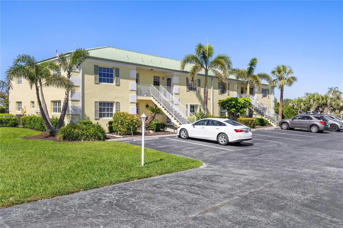 942 CAPRI ISLES BLVD #105, Venice, FL 34292