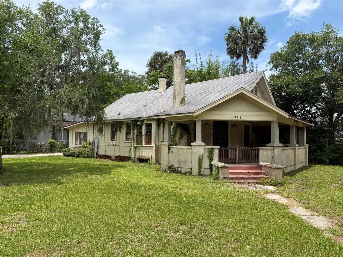 528 N ADELLE AVE, Deland, FL 32720
