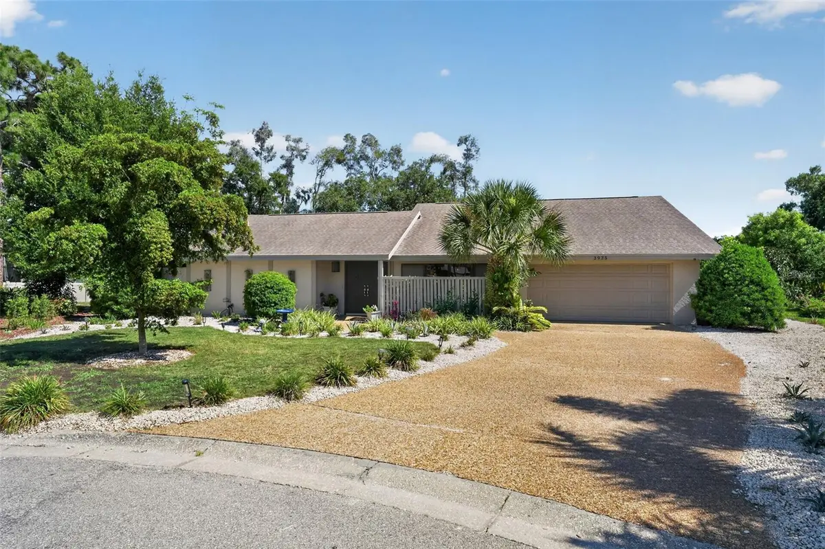 3935 COUNTRY VIEW LN, Sarasota, FL 34233