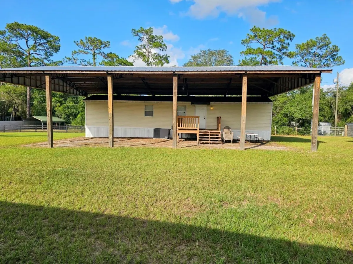 9050 SE 196TH TER, Ocklawaha, FL 32179