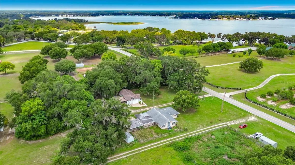 11900 SE SUNSET HARBOR RD, Weirsdale, FL 32195