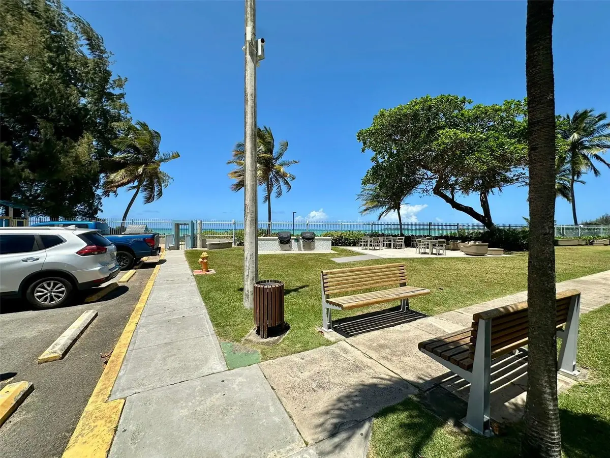 185 CALLE PINE GROVE #B-1, Carolina, PR 00979