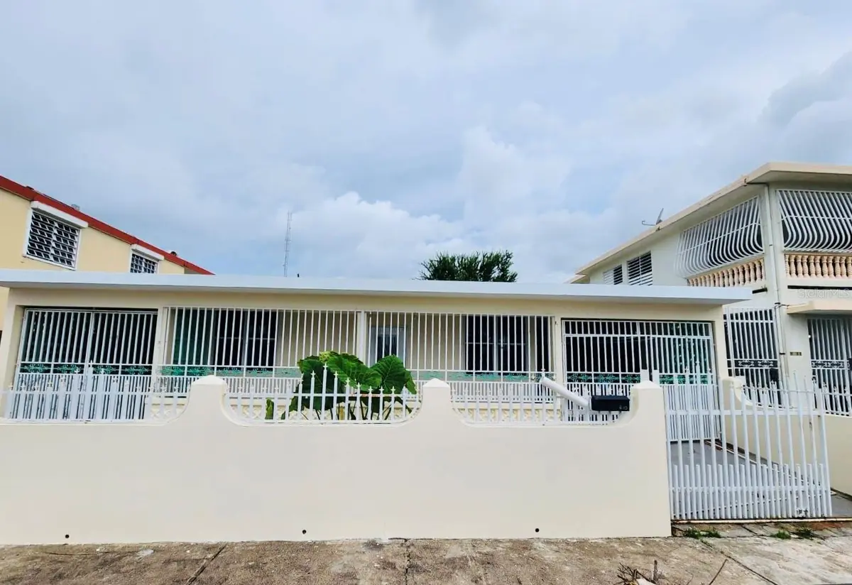 10 FLAMBON GARDENS #R-17, Bayamon, PR 00959
