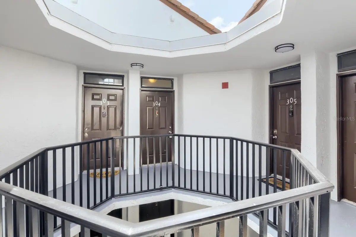 210 LAKE POINTE CONDO FIVE DR #304, Oakland Park, FL 33309