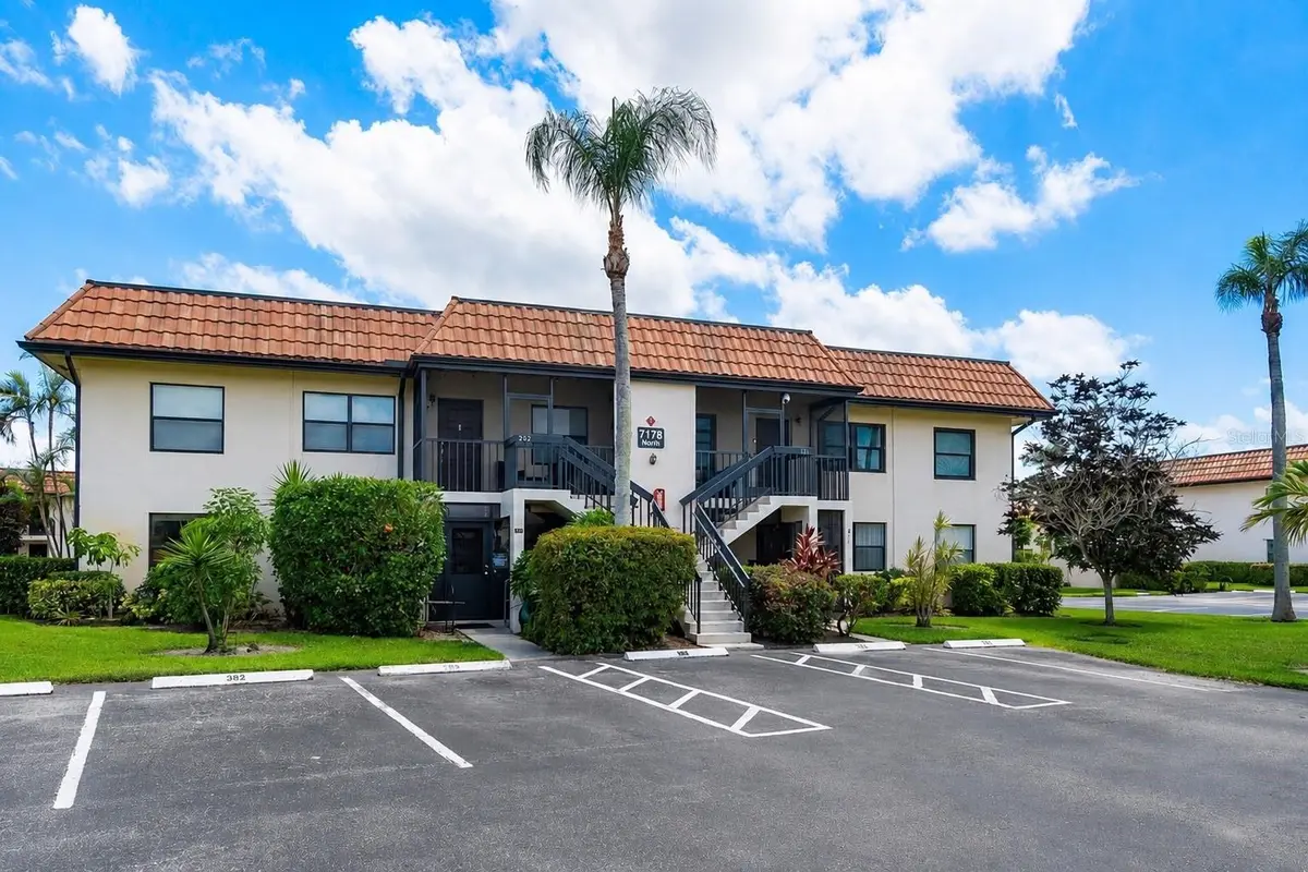 7178 GOLF COLONY CT #202, Lake Worth, FL 33467