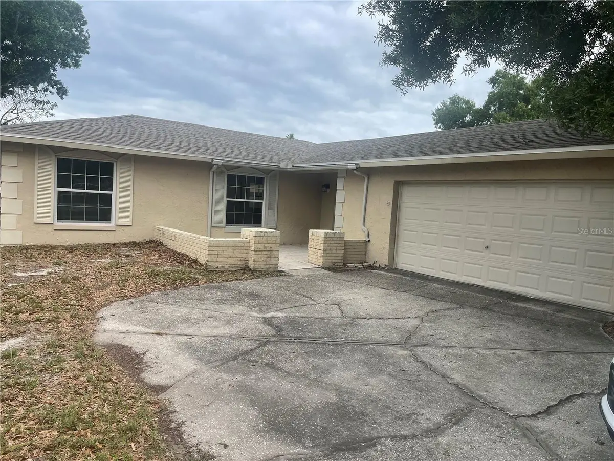 906 ESSEX RD, Brandon, FL 33510