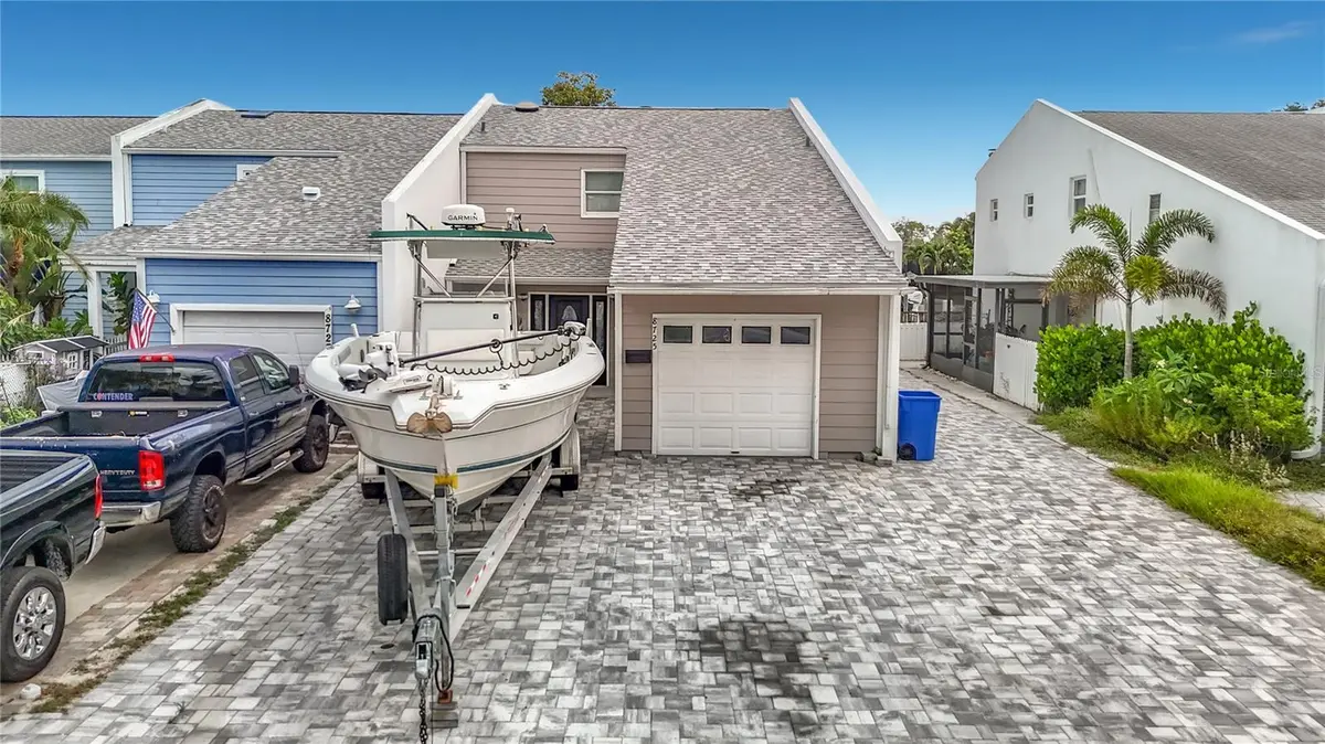 8725 BAY POINTE DR, Tampa, FL 33615