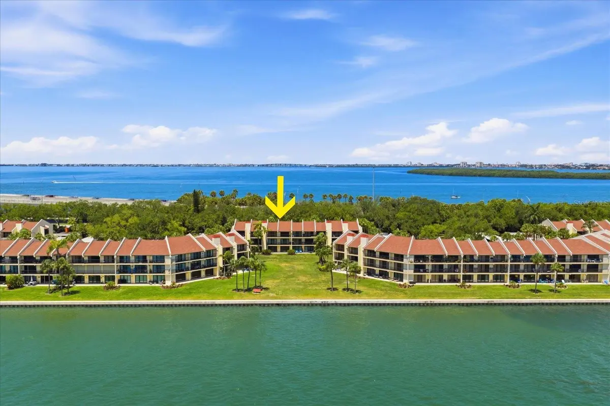 7530 SUNSHINE SKYWAY LN S #T30, St Petersburg, FL 33711