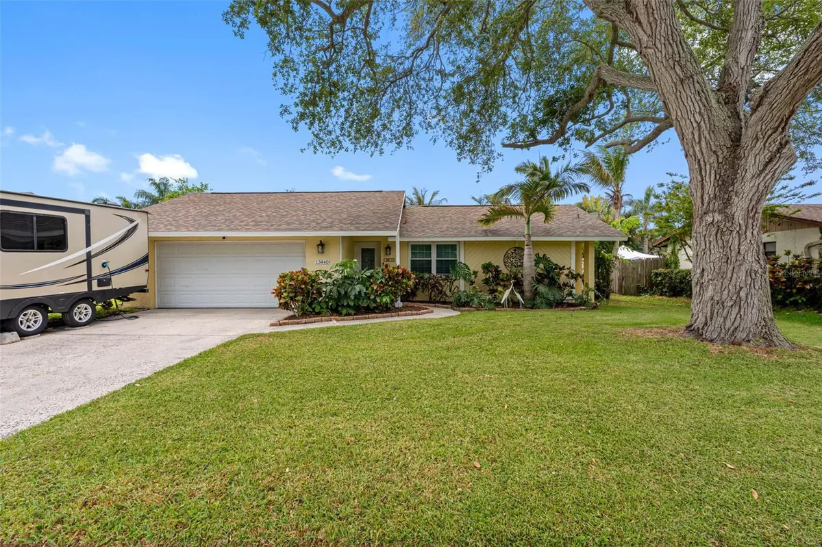 13440 RUSTIC PINES BLVD S, Seminole, FL 33776