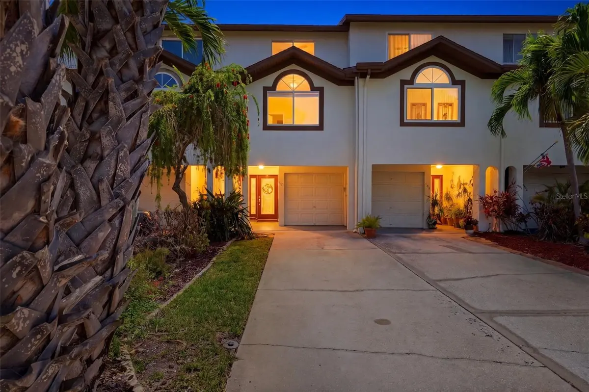 381 MADEIRA CIR, Tierra Verde, FL 33715