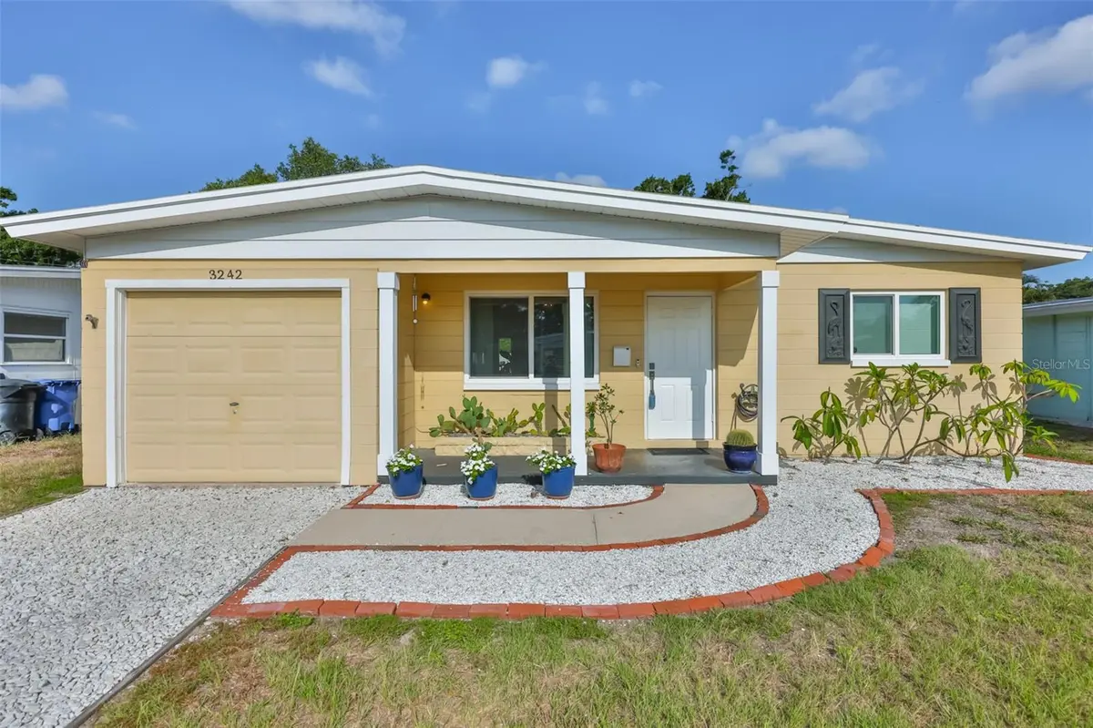 3242 KINGSTON ST N, St Petersburg, FL 33713