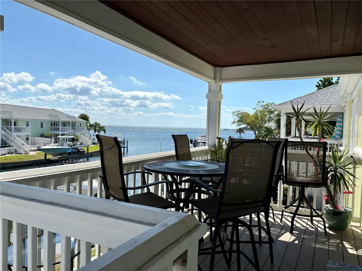 5184 BEACH DR SE #D, St Petersburg, FL 33705