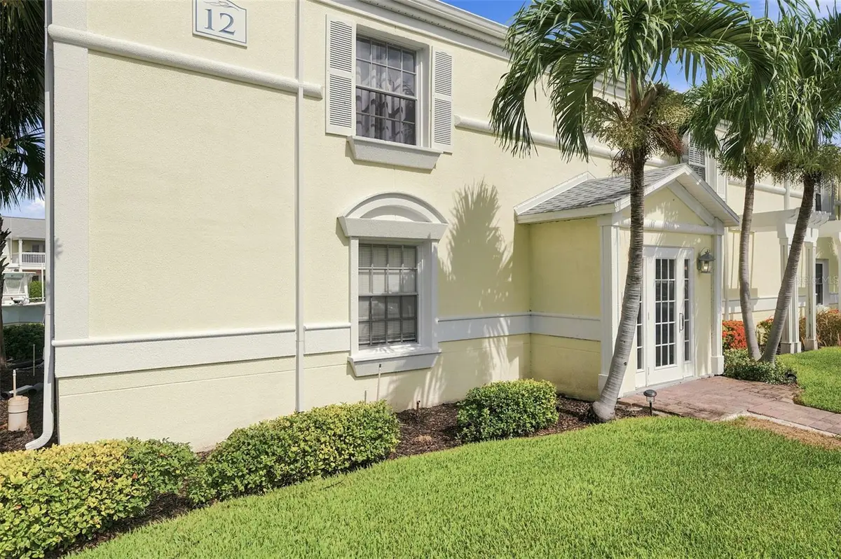 4725 COQUINA KEY DR SE #D, St Petersburg, FL 33705