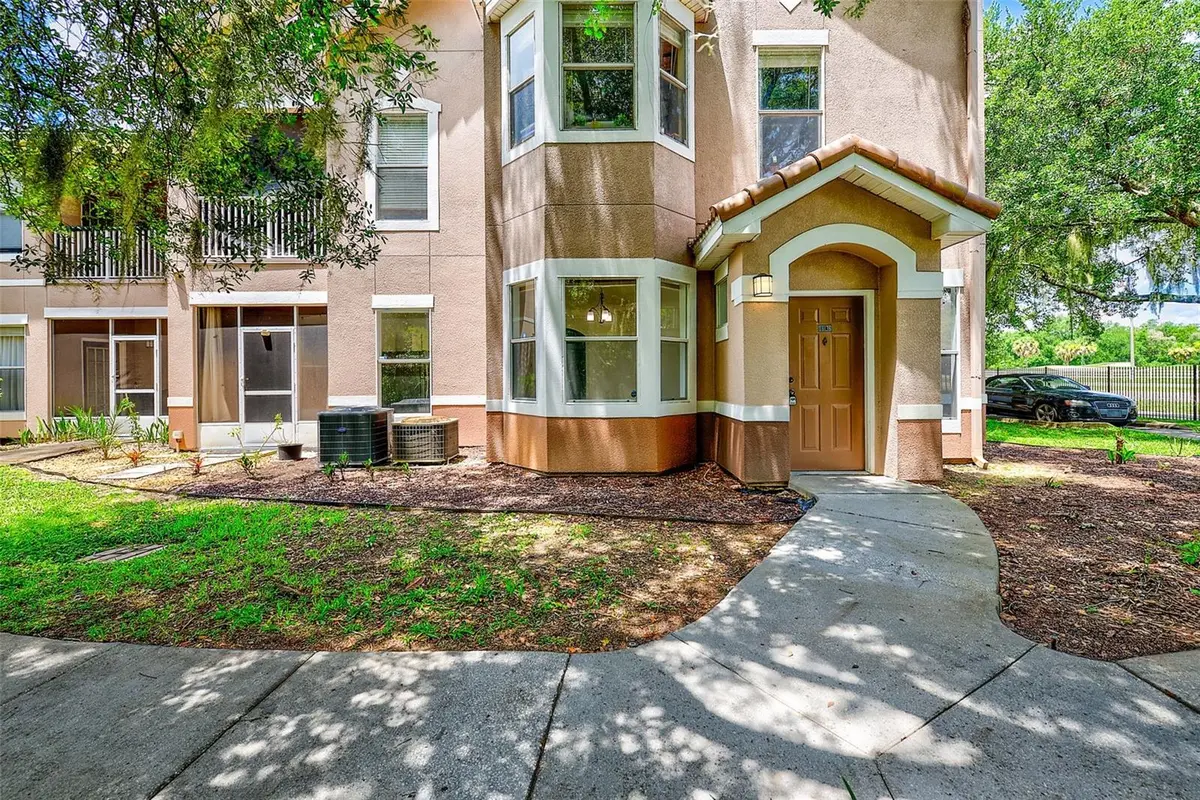 18138 VILLA CREEK DR #18138, Tampa, FL 33647