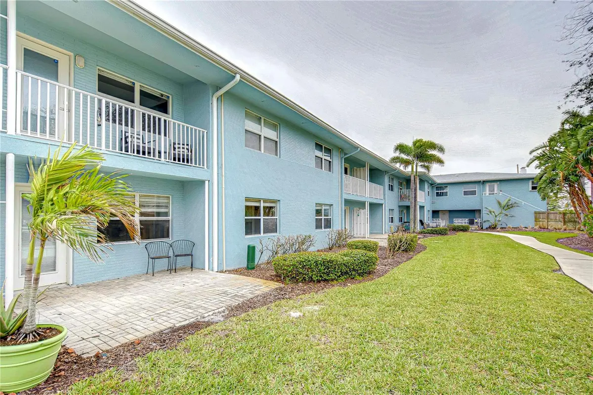300 VENETIAN DR #2, Clearwater, FL 33755