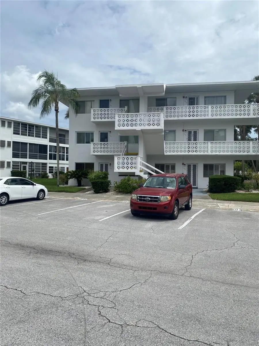 11224 82ND AVE #301, Seminole, FL 33772