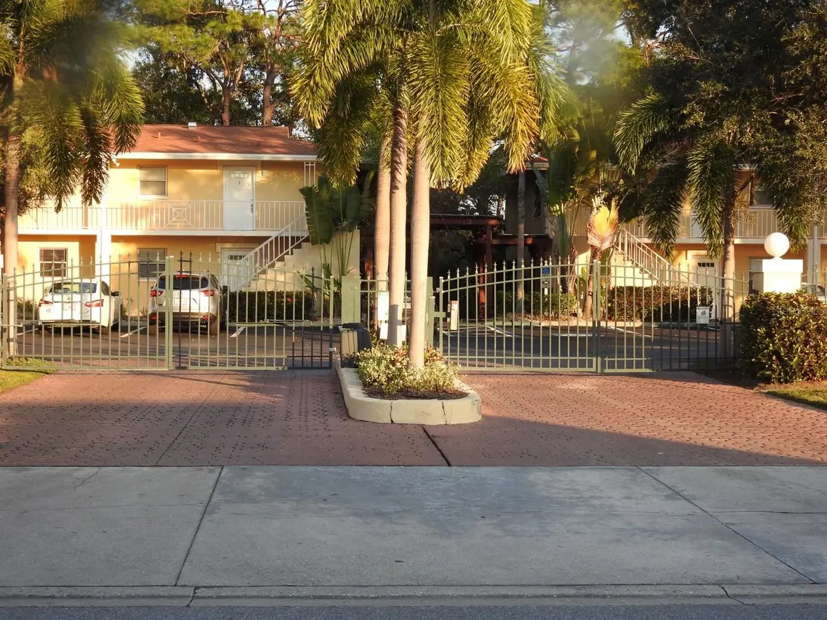 972 LA COSTA CIR #8, Sarasota, FL 34237