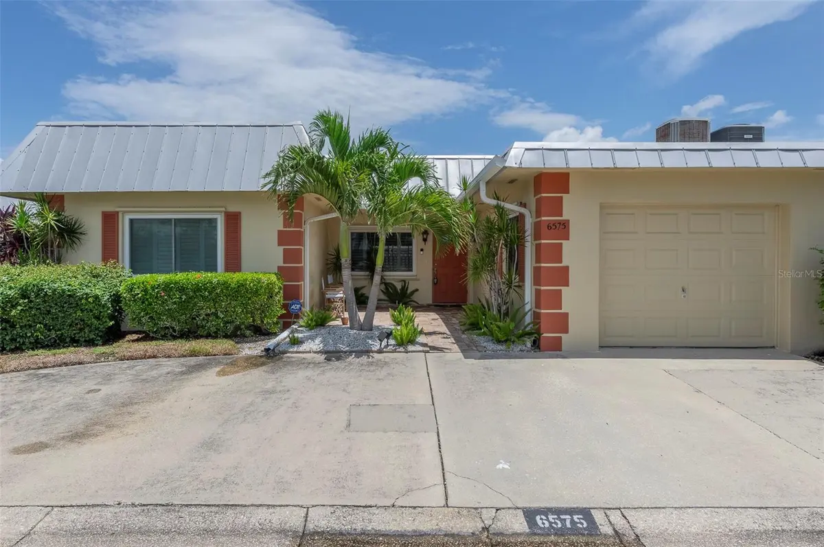 6575 GREEN VALLEY DR, Seminole, FL 33777