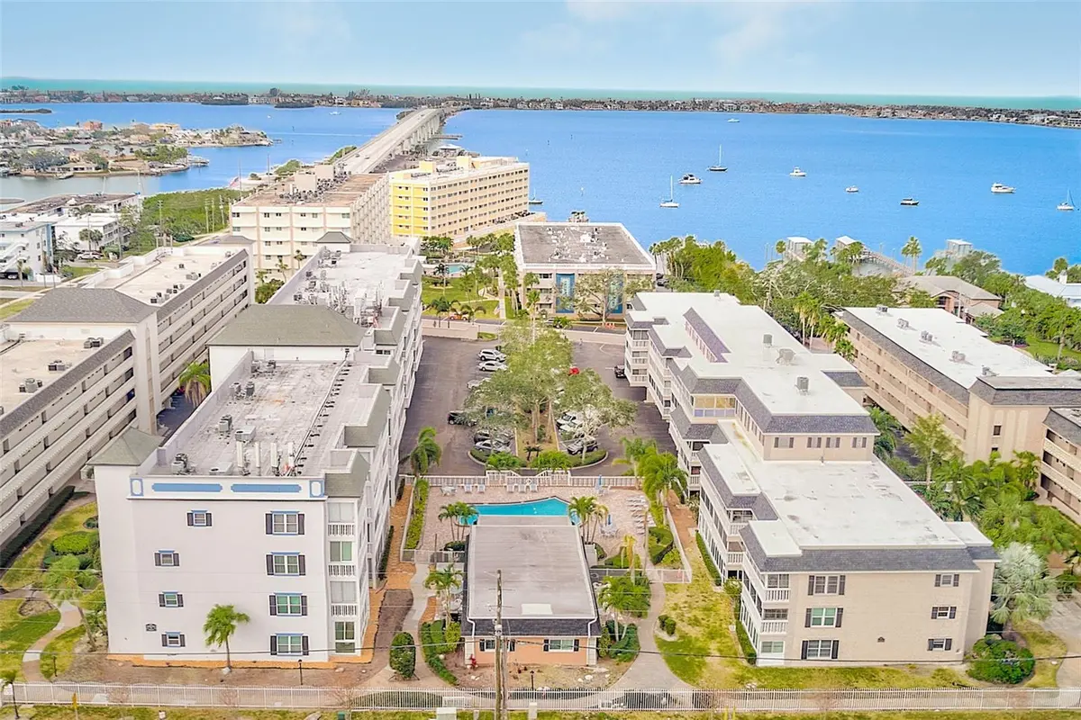 147 BLUFF VIEW DR #304, Largo, FL 33770