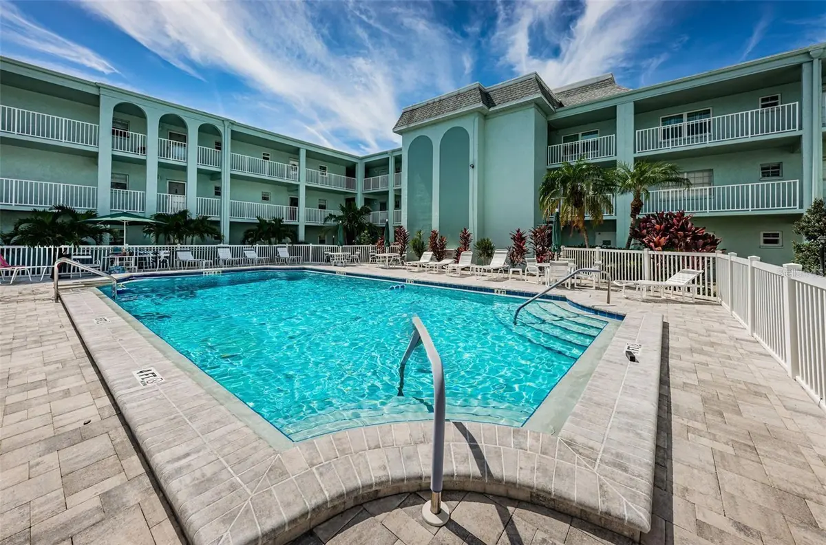 1706 BELLEAIR FOREST DR #136, Clearwater, FL 33756