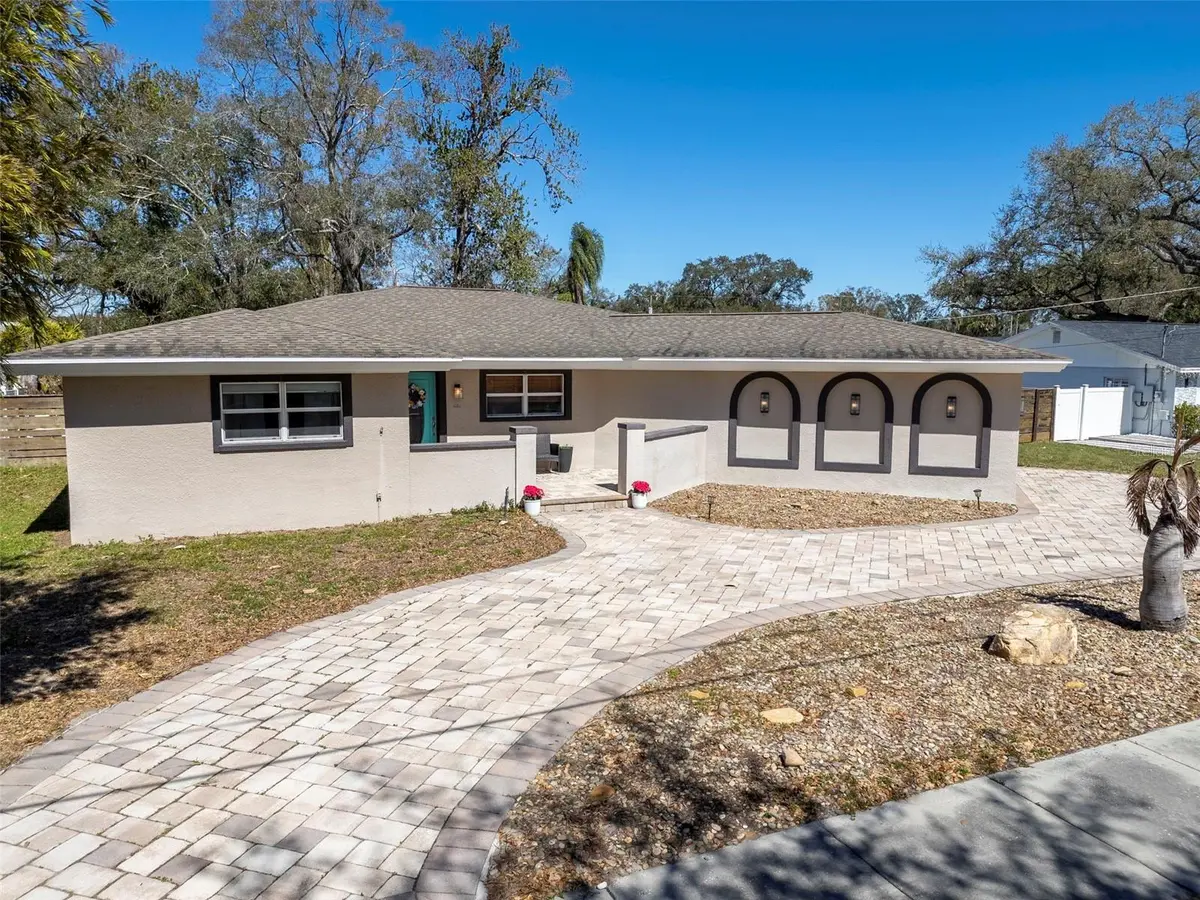 2535 LAKE ELLEN DR, Tampa, FL 33618