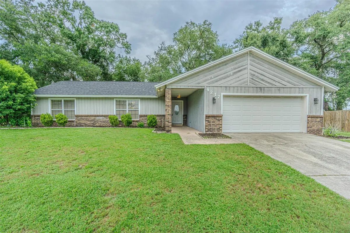 9217 KINGSRIDGE DR, Temple Terrace, FL 33637