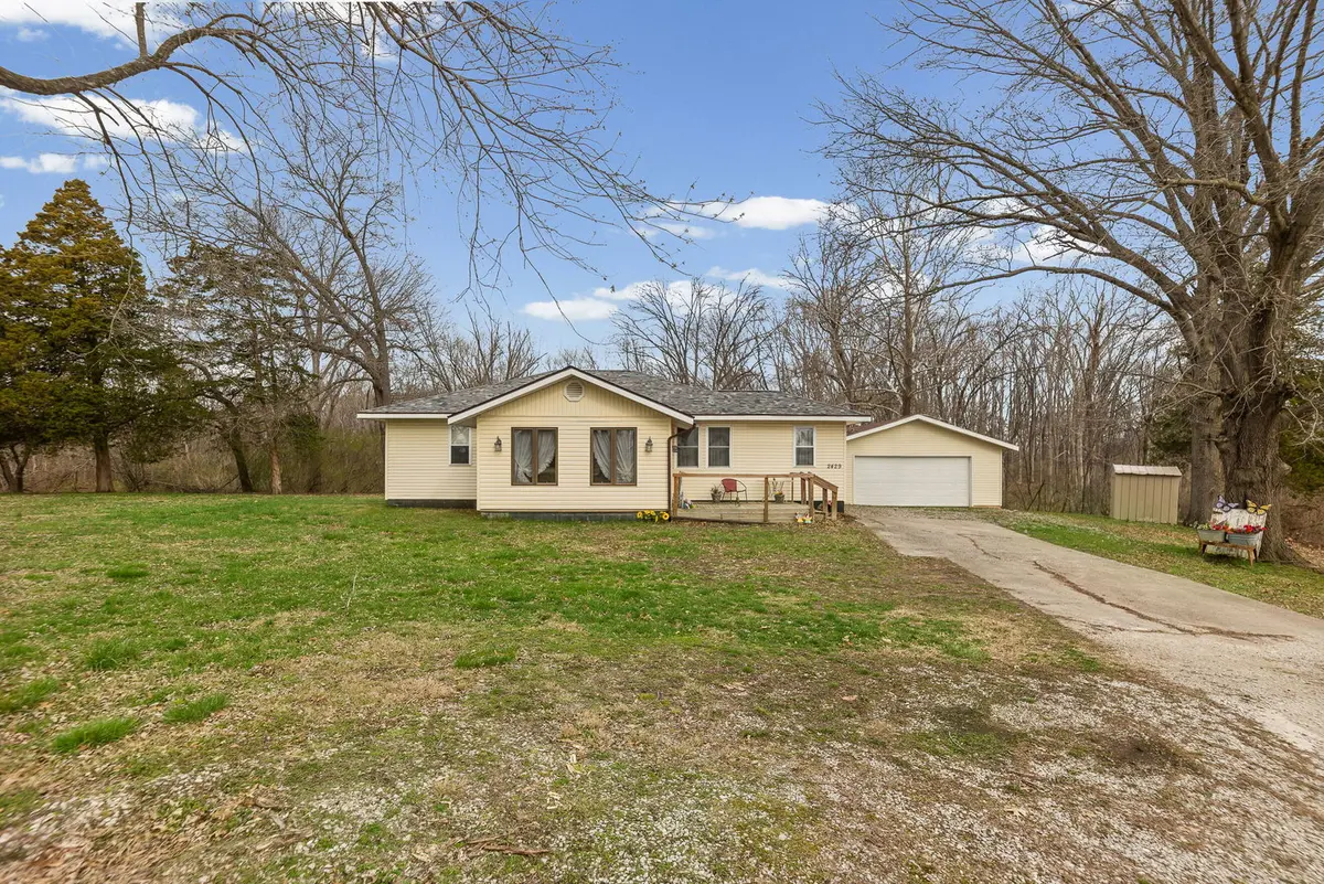 2429 Overbeck LN, Centralia, IL 62801