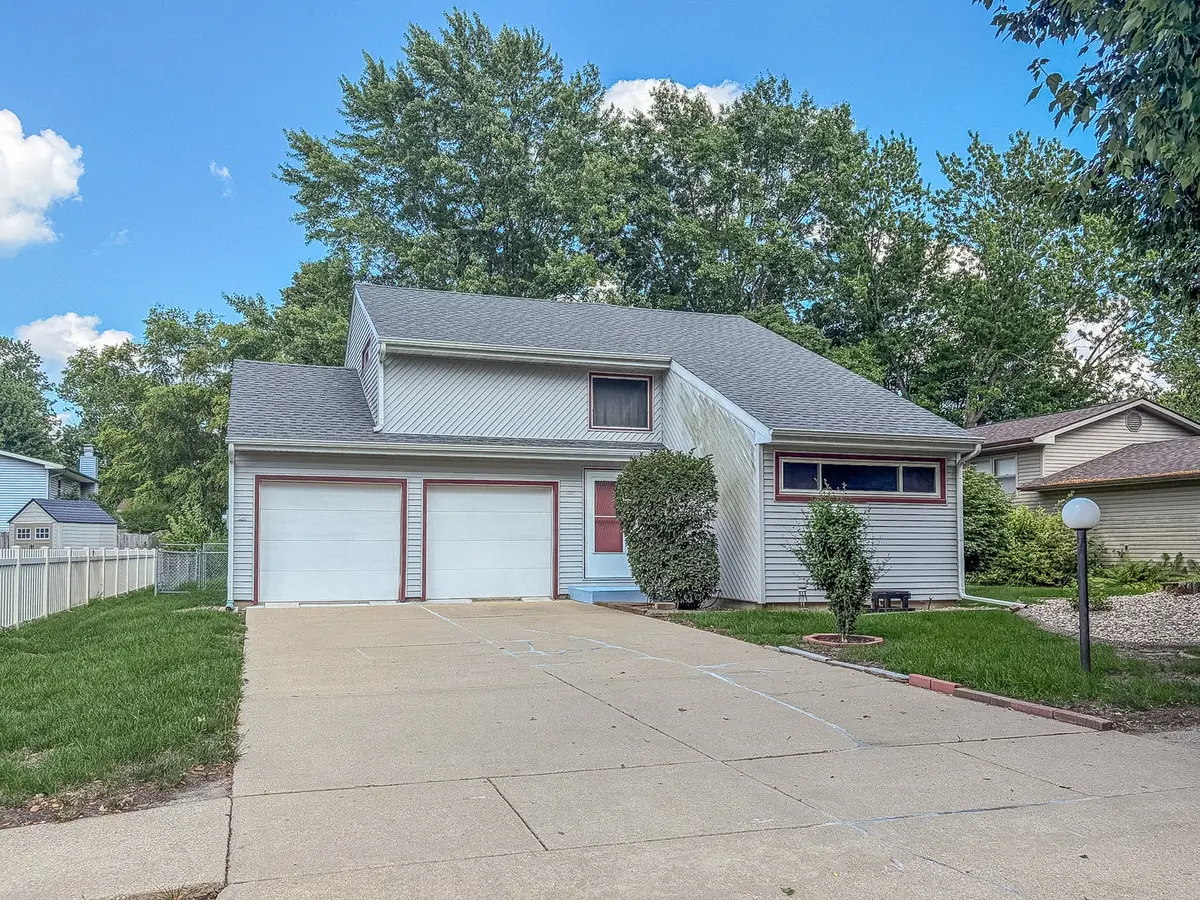 2314 Mulberry CT, Champaign, IL 61821