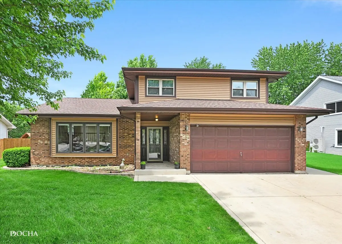 29 Mayfair LN, Aurora, IL 60504