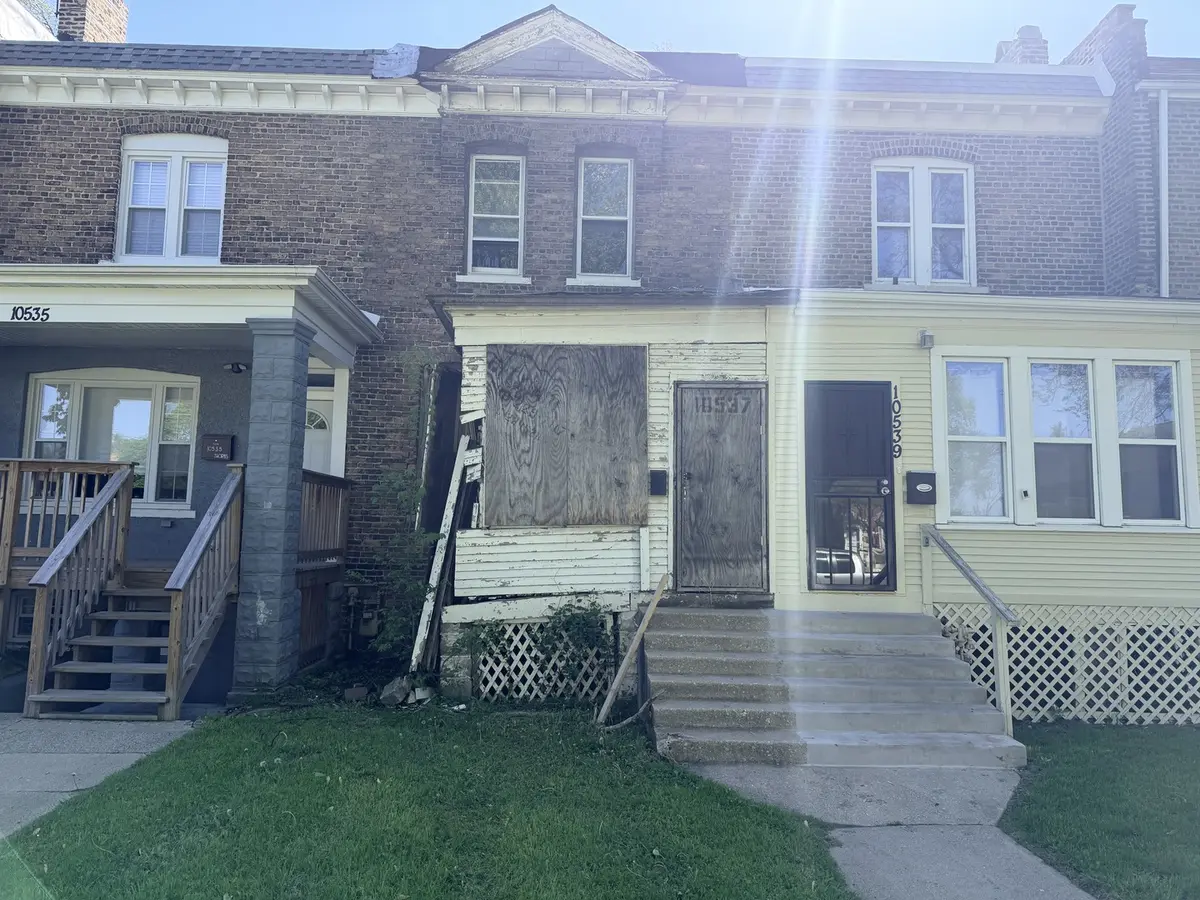 10537 S Corliss AVE, Chicago, IL 60628