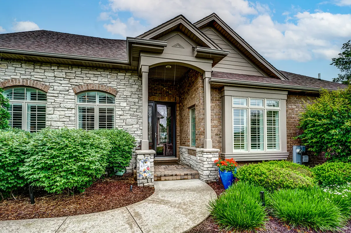8999 Holland Harbor CIR, Frankfort, IL 60423