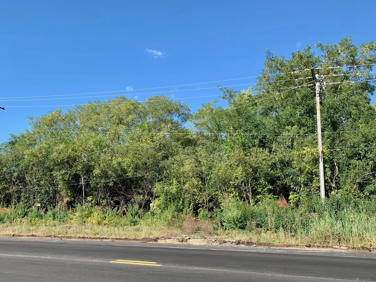 460 W Irving Park RD, Roselle, IL 60172