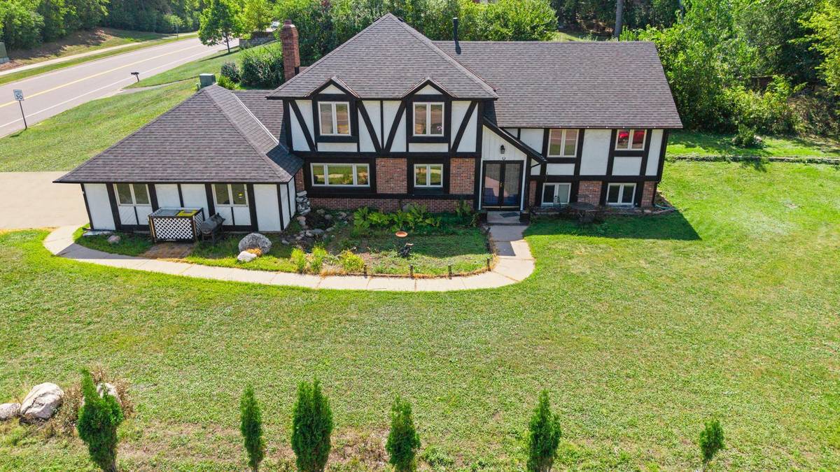 14011 Hayes RD, Apple Valley, MN 55124