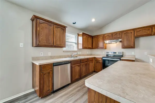 1105 Cottonwood Drive, Crowley, TX 76036