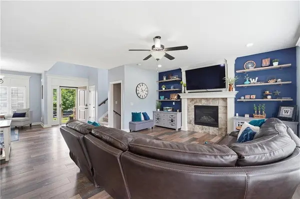2821 NE PARKVIEW LN, Lee's Summit, MO 64086