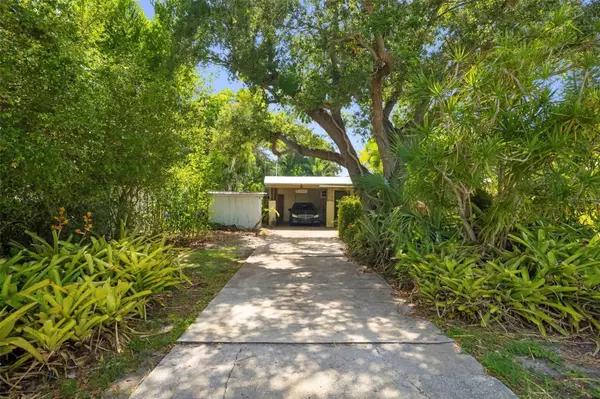 2742 S EAST AVE, Sarasota, FL 34239
