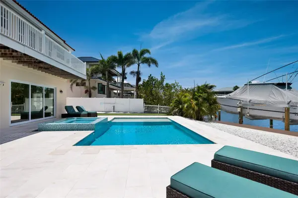 532 70TH ST, Holmes Beach, FL 34217