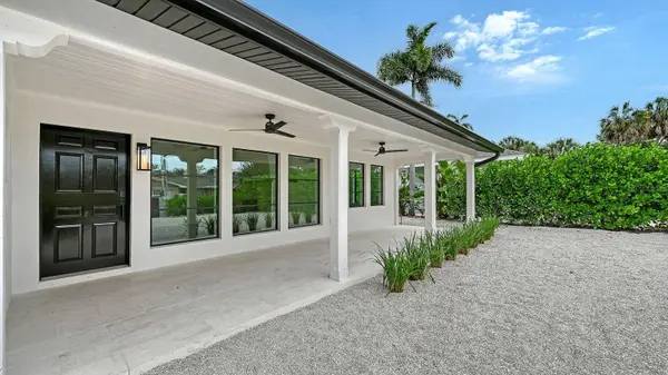 1041 INDIAN BEACH DR, Sarasota, FL 34234