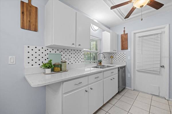 4305 CHINABERRY CIR, Bradenton, FL 34208
