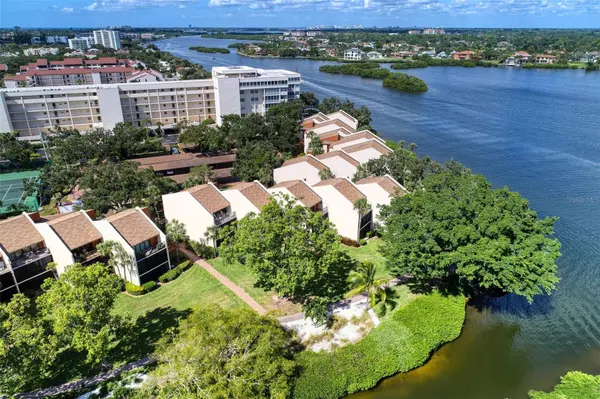 1800 COVE II PL #213, Sarasota, FL 34242