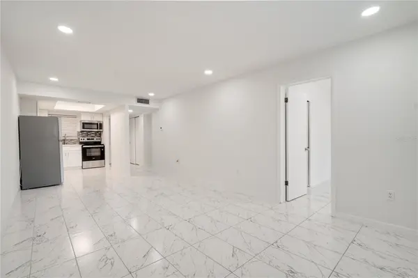 4013 LAKE BAYSHORE DR #107, Bradenton, FL 34205
