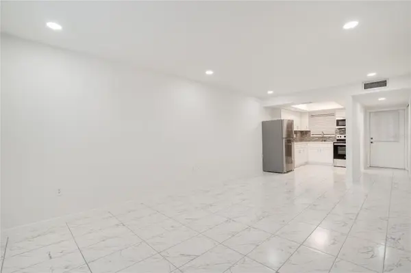 4013 LAKE BAYSHORE DR #107, Bradenton, FL 34205