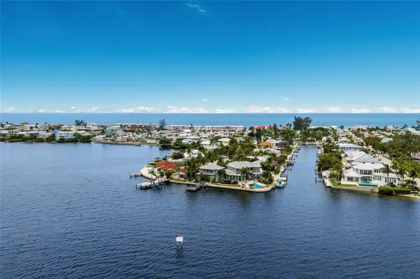 522 BAYVIEW DR, Holmes Beach, FL 34217