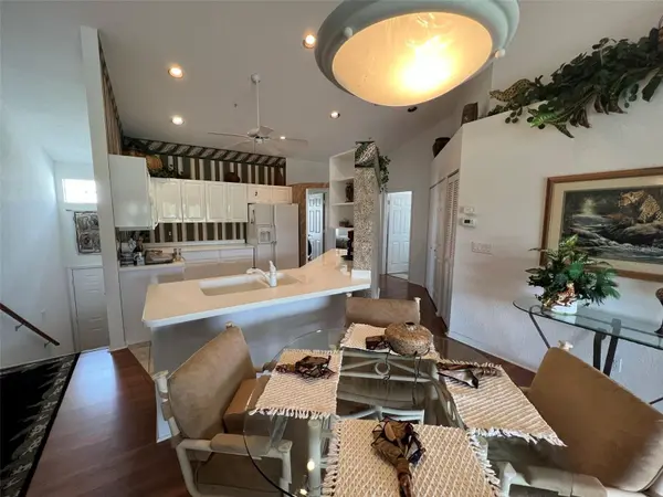 6632 PINEVIEW TER #10-201, Bradenton, FL 34203