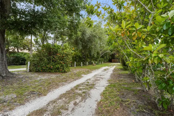 7538 WESTMORELAND DR, Sarasota, FL 34243